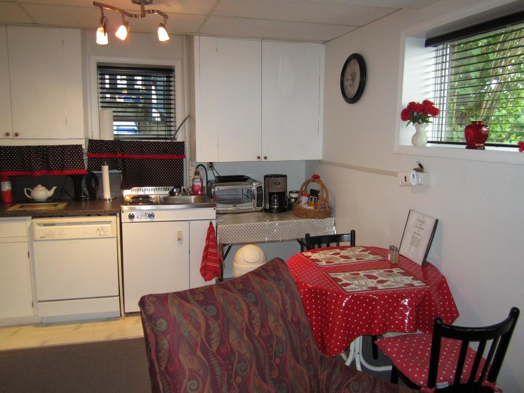 Casey'S Bed & Breakfast Whitehorse Chambre photo